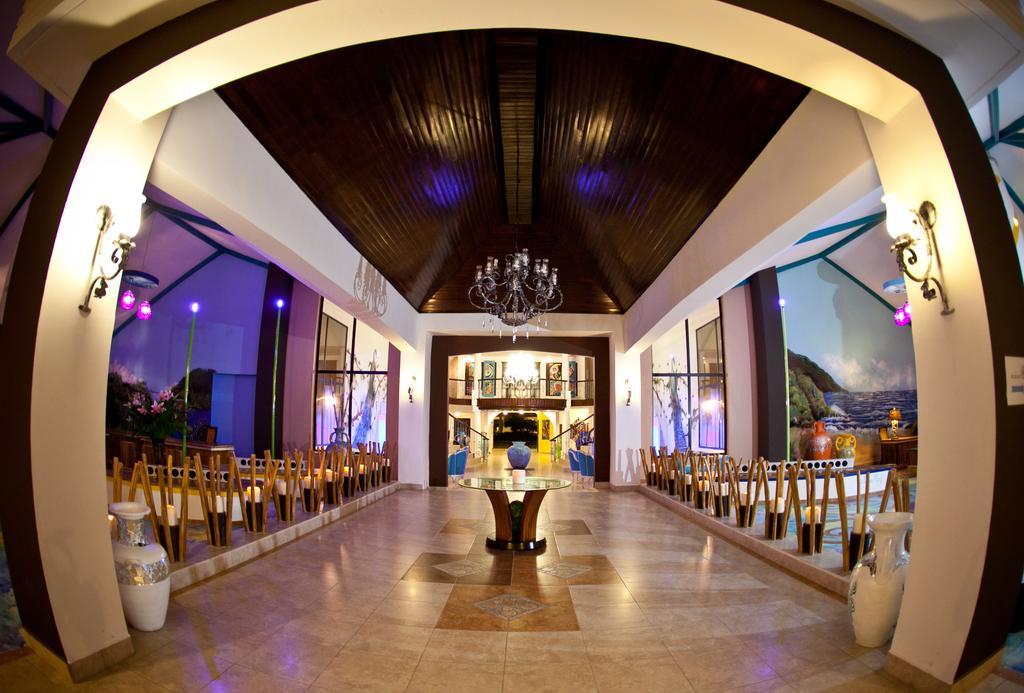 Hotel Palma Real Sambo Creek Bagian luar foto